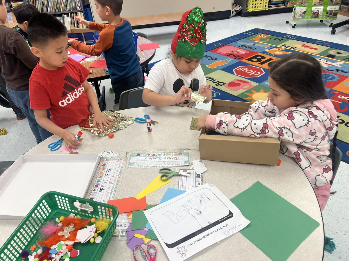 mrsadkissonlcps's tweet photo. Kindergarten designed a plan to trap the gingerbread man! Then reflecting on their plans, they brought their designs to life. Check out this creativity &amp; collaboration! @SugarlandES https://t.co/W0gI9qEARD