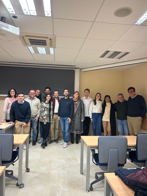 Pedro Caldentey (@pedrocaldentey) on Twitter photo Hoy hemos disfrutado de los avances de las investigaciones de cuatro geniales alumni del grado de #economía de <a href="/LoyolaAnd/">Universidad Loyola</a> en un seminario de investigación organizado por el <a href="/LoyolaBehLab/">Loyola Behavioral Lab</a> Gracias Mónica, Juan, Ignacio e Ivan ➡️loyolabehlab.org/activities/lbl… 👏👏 Hoy hemos disfrutado de los avances de las investigaciones de cuatro geniales alumni del grado de #economía de <a href="/LoyolaAnd/">Universidad Loyola</a> en un seminario de investigación organizado por el <a href="/LoyolaBehLab/">Loyola Behavioral Lab</a> Gracias Mónica, Juan, Ignacio e Ivan ➡️loyolabehlab.org/activities/lbl… 👏👏