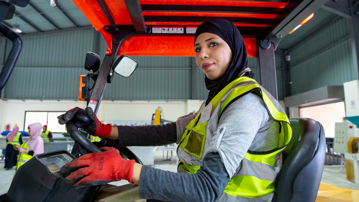 On Int’l Migrants Day, we celebrate the power of migration to drive development &amp; enrich societies.
 
By supporting regular pathways for migration, we can enable opportunities for migrants, better protect their rights &amp; contribute to greater prosperity <a href="/UN/">United Nations</a> ow.ly/mPVJ50UsjzY