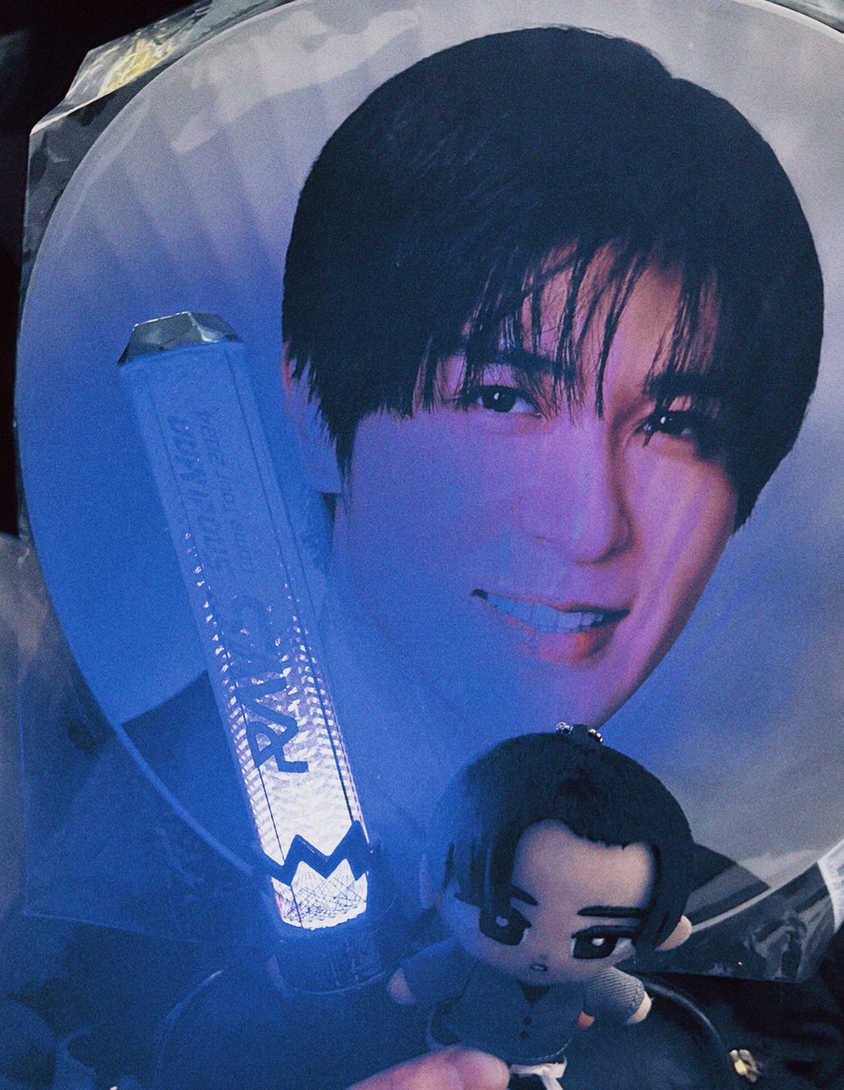 c_tdys8's tweet photo. 念願のSnowManに行ってきたんだけど、ほんとにほんとに楽しくて最高で、月並みな感想しか出てこないけどまじで大好き😭😭😭😭😭😭😭😭😭😭ほんとに好きすぎてどうしよう😭😭😭😭 https://t.co/Cz7WqlTjAk