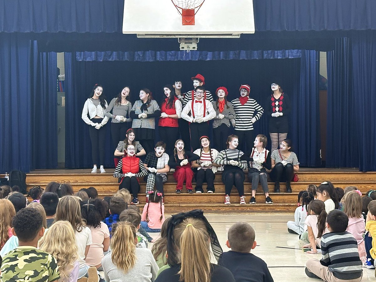 Had an incredible time on our Winter Mime Elementary School Tour! Huge thanks to the fantastic audiences at <a href="/TPaineIES/">Thomas Paine Elementary</a> <a href="/JoyceKilmerES/">Joyce Kilmer School</a> &amp; <a href="/ClaraBartonElem/">Clara Barton Elem</a>  - It was our debut performance at Kilmer &amp; Barton, &amp; the energy was off the charts. A great way to spread some winter cheer⛄️