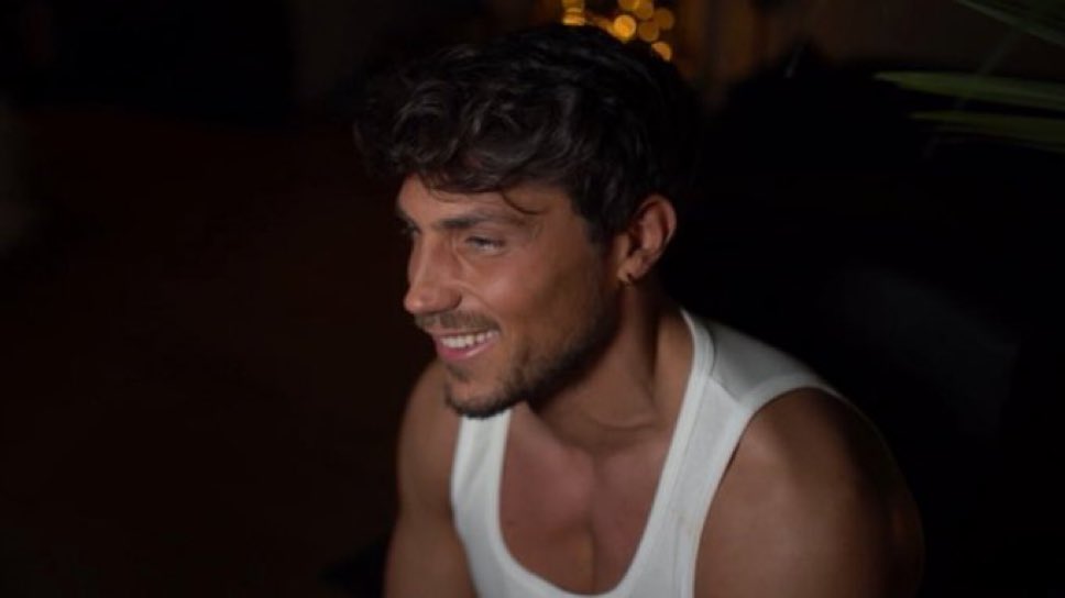 Era da tanto troppo tempo che non lo si vedeva sereno! Felice che abbia ricentrato la sua vita ❤️

#ddm