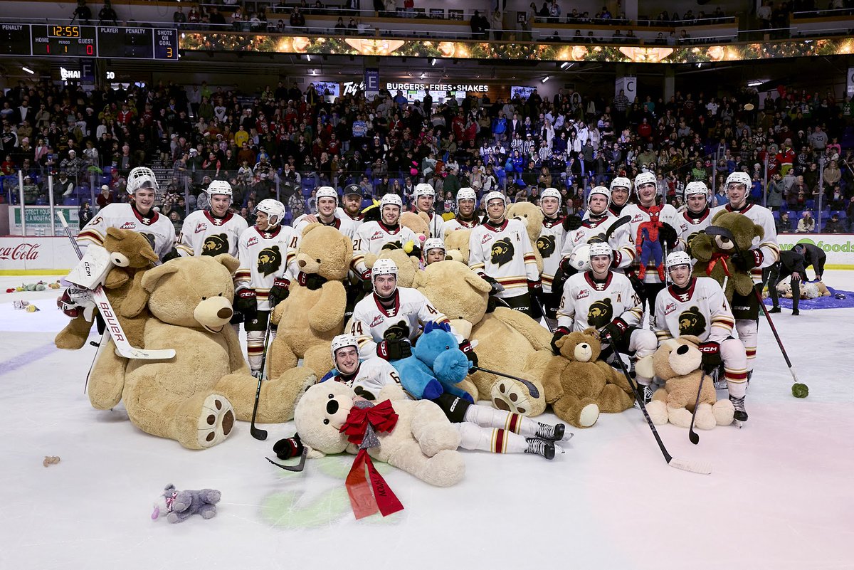WHLGiants's tweet photo. Thanks to our incredible Giants fans, we’ve collected nearly 12,000 teddy bears for donation to the Lower Mainland Christmas Bureau! 🧸❤️ https://t.co/Vu2ZTSHXF4