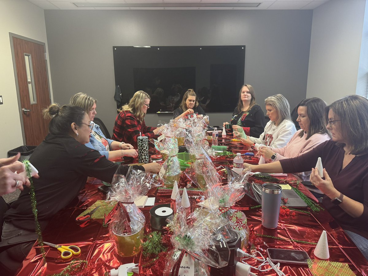 Angeles Perez Ed.D. (@drangelesperez) on Twitter photo Our CNI and School Leadership Holiday gathering was a blast! So grateful to work with this amazing and creative team 🤩! 🎄<a href="/HuffmanISD/">Huffman ISD</a> Our CNI and School Leadership Holiday gathering was a blast! So grateful to work with this amazing and creative team 🤩! 🎄<a href="/HuffmanISD/">Huffman ISD</a>