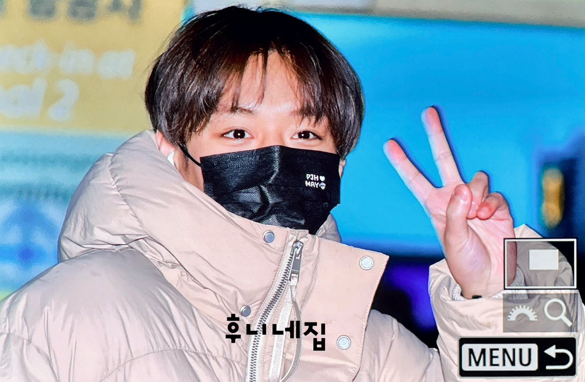 Hoonee_home's tweet photo. 241219 인천공항 출국 🛫

따뜻하게 입고온 지후니😘

#박지훈 #Parkjihoon 
#겨울아침의지후니_너무예쁘고귀여워_💖 https://t.co/egWiY64JQb