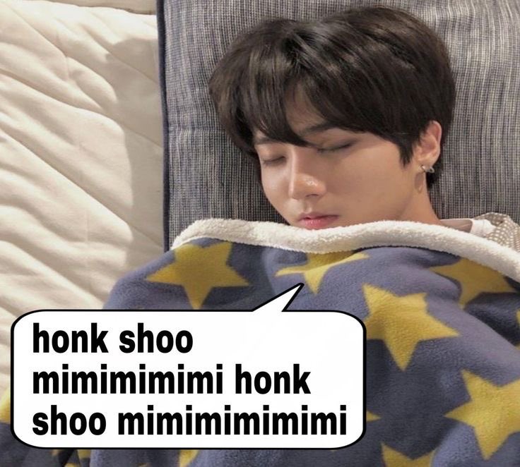 langolvslino's tweet image. nadie me quiere, todos me odian, mejor me como un gusanito, le corto la cabeza, le saco lo de adentro, mm q ricko gusanito :((((((