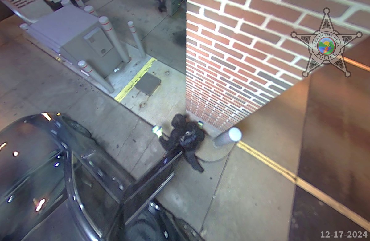 LITHPolice's tweet photo. #newsrelease Lake in the Hills, IL โ No one was injured on Tuesday, December 17, 2024 during the robbery of an ATM at the Bank of America, 240 N. Randall Road that occurred at 6:08 p.m.
https://t.co/x11lXzHP8z
#lithpd #lakeinthehills https://t.co/TPvsfD5qE5
