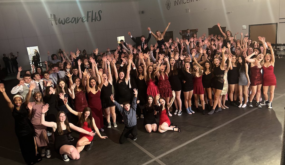💕 Thee Best Night with Thee Best People 💕

My ❤️ is full! 

🎄Merry Christmas Everyone 🎅🏼

#FHSSeniorDance #TheBest #weareFHS ✨