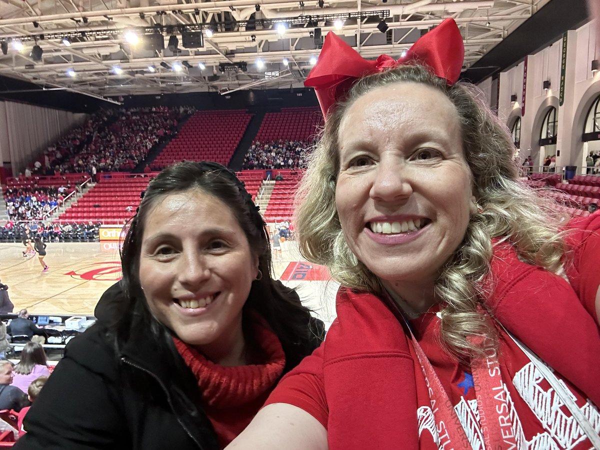 IsaTeacher2026's tweet photo. 🏀🏁 Cultural Experience in the 🇺🇸 🏀🏁 Building Community AS ONE School Field Trip Basketball Game in Davidson NC @MGSDschools #unitingourworld @ParticipateLrng Ambassador Teacher Connections @RosaGue66408401 @NubiaDiaz2022 https://t.co/sqbx55WcFi
