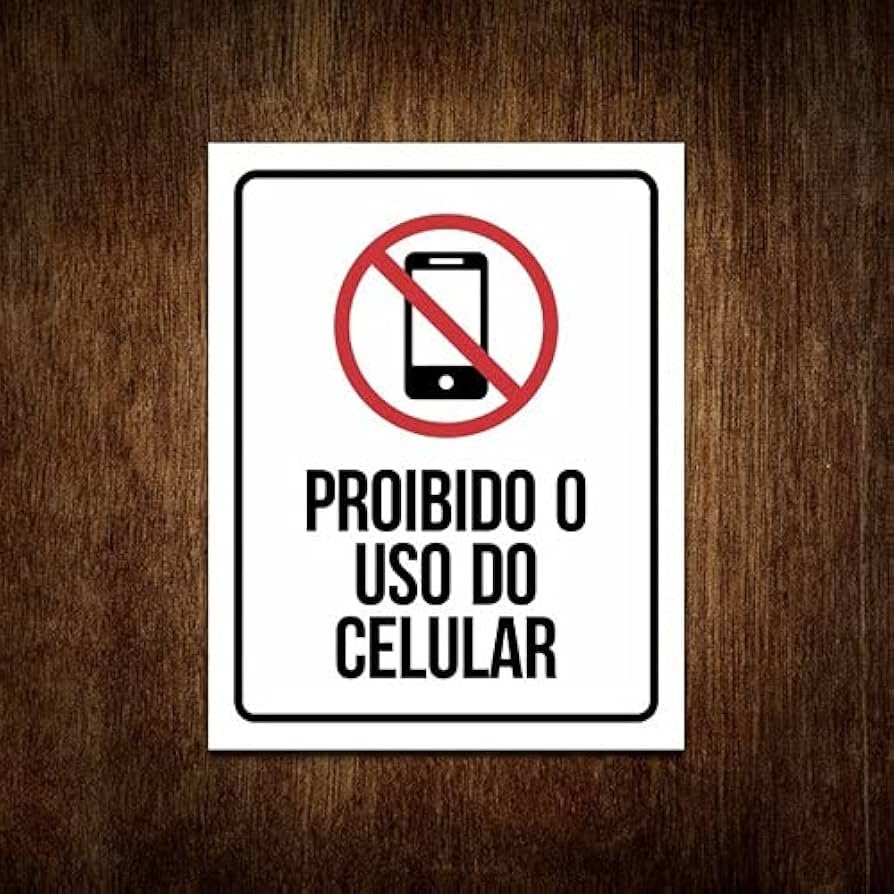 Senado Federal aprova proibição do uso de celulares nas escolas, inclusive em recreios e intervalos entre as aulas. Matéria segue para sanção do presidente.