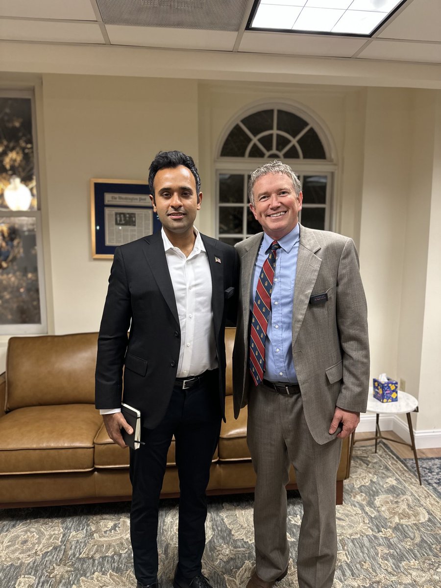 VivekGRamaswamy's tweet image. A good DOGE man. Welcome aboard, ⁦@RepThomasMassie⁩. 🇺🇸 🇺🇸