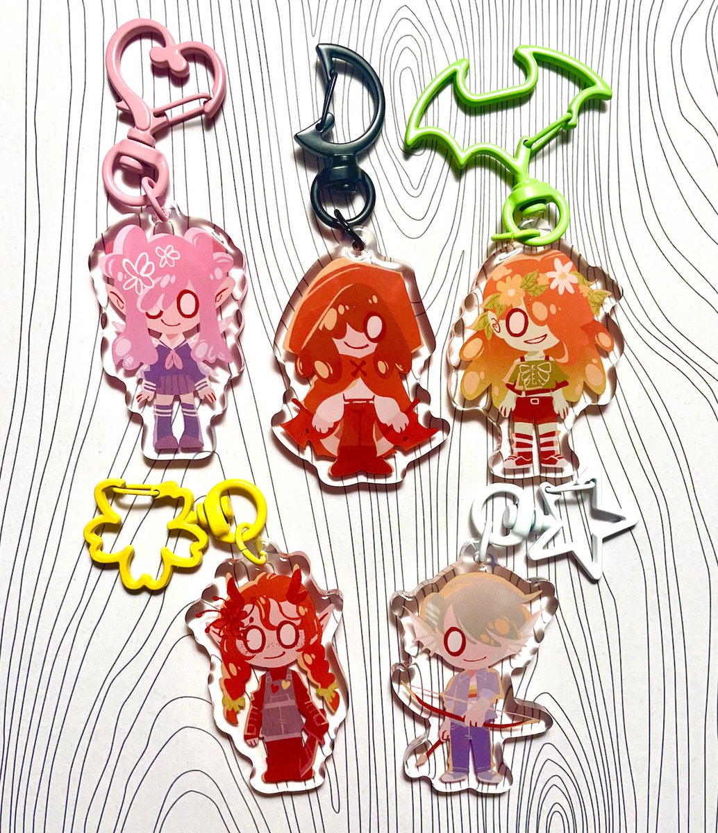 onebizarrekai's tweet photo. hello, if you know me from tumblr, I'm just dropping in to mention that I opened a small online store recently. international shipping is available! check it out :>
#dreamswap #traffictwt 
https://t.co/yie56viMMz https://t.co/r5FAlx1mWH