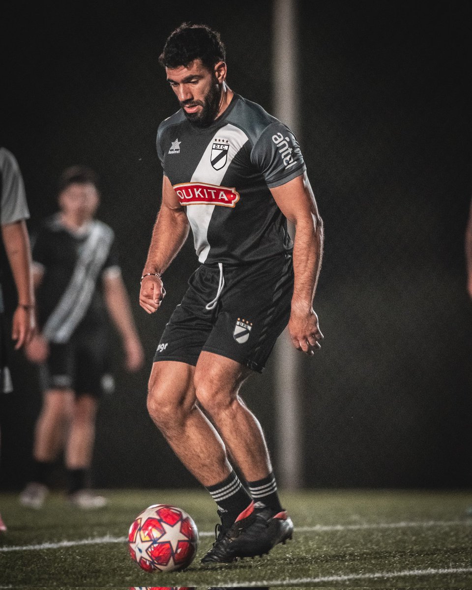 TwDanubioFC's tweet photo. pantaLIONEL. https://t.co/yIKy2JyMuI