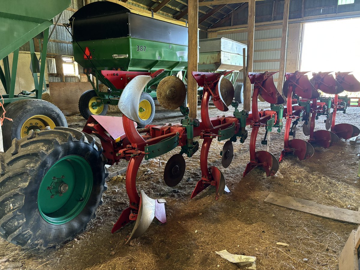 calhorst5's tweet photo. 6 furrow rollover plow for sale 30,000$ 
5199491293 https://t.co/FGPCBD68lG
