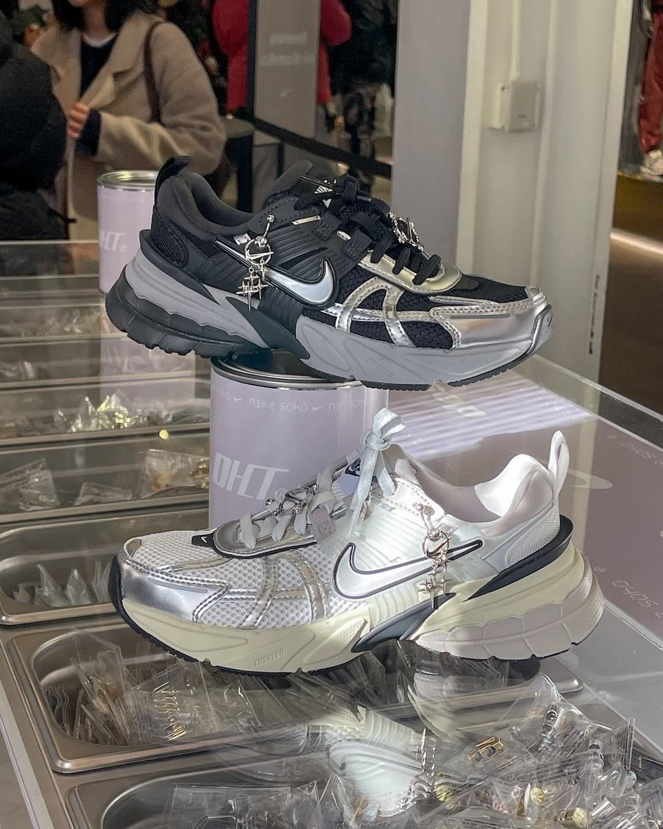 ohtjin's tweet photo. .@NikeNYC x @ohtnyc🖤

Thank you to everyone who came through and brought their energy. Redefining style and self-expression with sneaker charms. This is just the beginning! 

Special thanks to @/tallerderafa and @/fyvesenses on IG⛓️‍💥 https://t.co/lndnCvRGXq