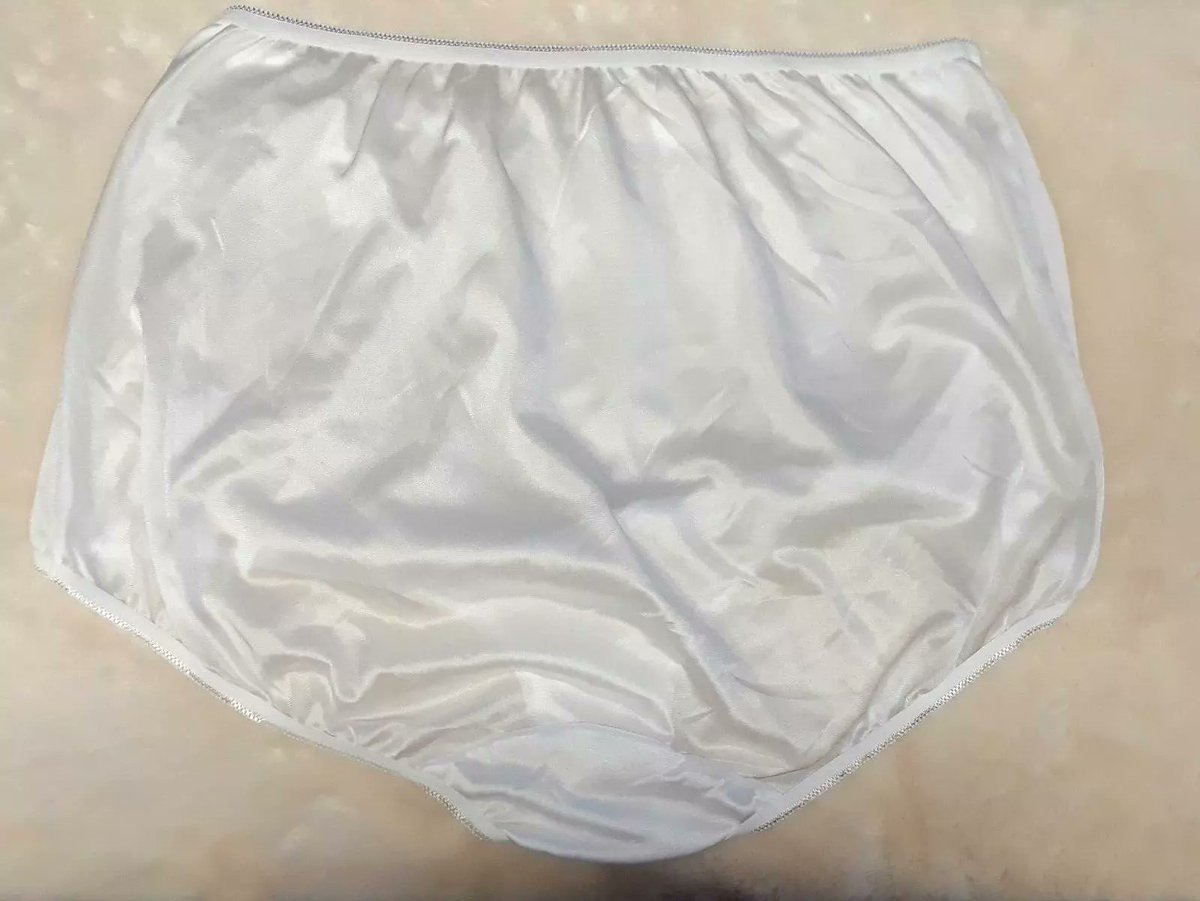 dealsnmore323's tweet image. #UNDERSCORE Nylon shiny #WHITE Panties Granny Underwear size 10 *New no tags
ebay.com/itm/2858215773…