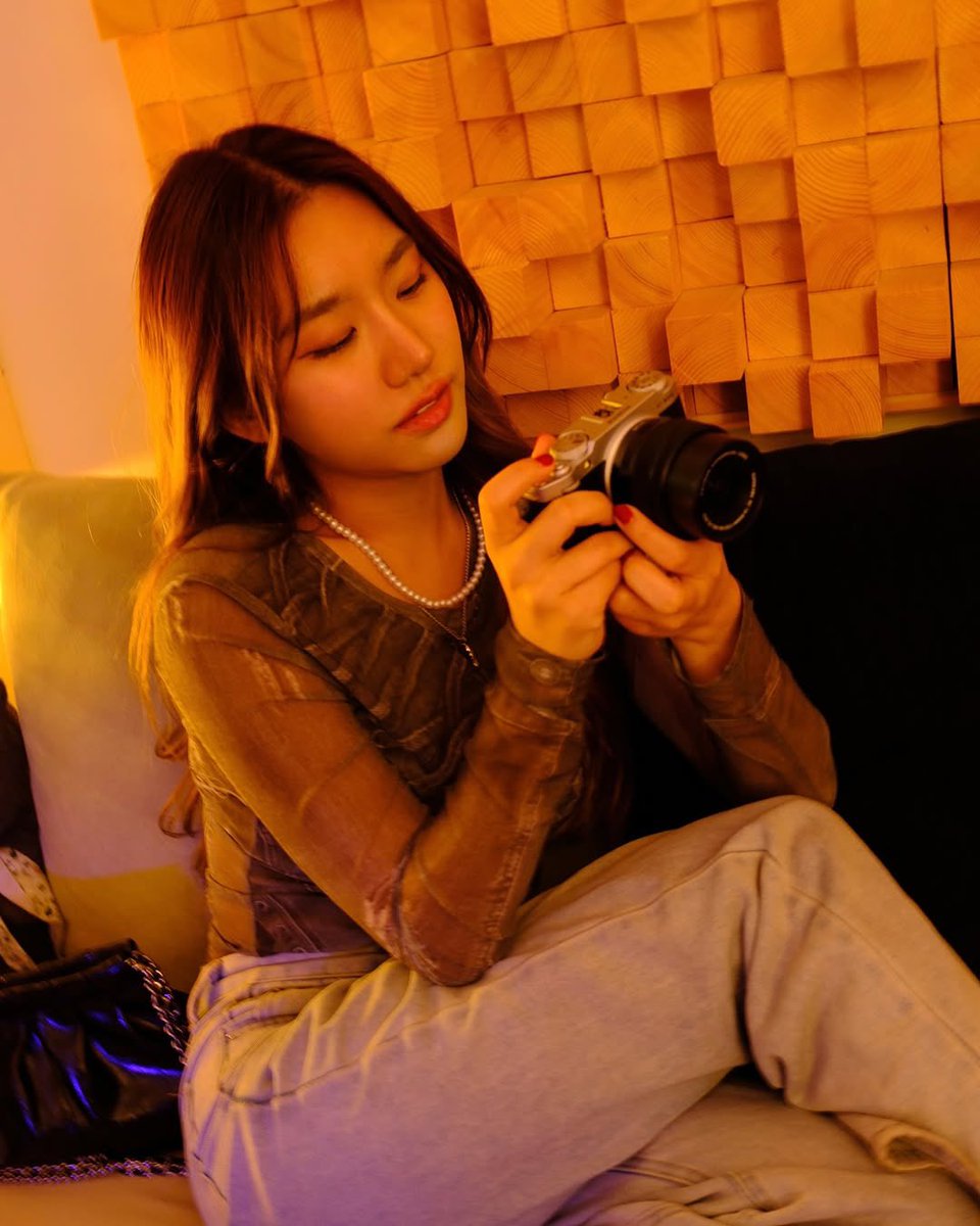 IrinFanclub's tweet image. 🍭[UPDATE: 17•12•24 | Instagram Story | Irinning]: 

📝: “Making music vibes with my X-M5 @fujifilmxthailand 🎵 
#FUJIFILMXM5
#Coloryourmoment 
#Snapcreator”

•
•
•
#IRINNING