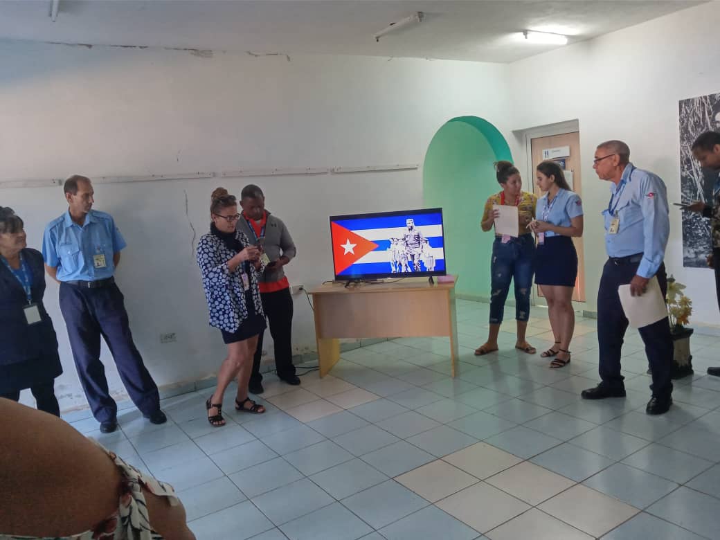 YamiCabrera789's tweet photo. En la #ESPAC Nivel Central se realizó emotivo acto en saludo al Aniversario 66 del Triunfo de la Revolución, escenario ideal para respaldar la convocatoria realizada por @DiazCanelB. #CtcLaHabana @AerovaraderoSA @AlfredoVzquezP @CubaCentral @BoyerosAmpp @EcasaHabana https://t.co/grpVLaw9Dl