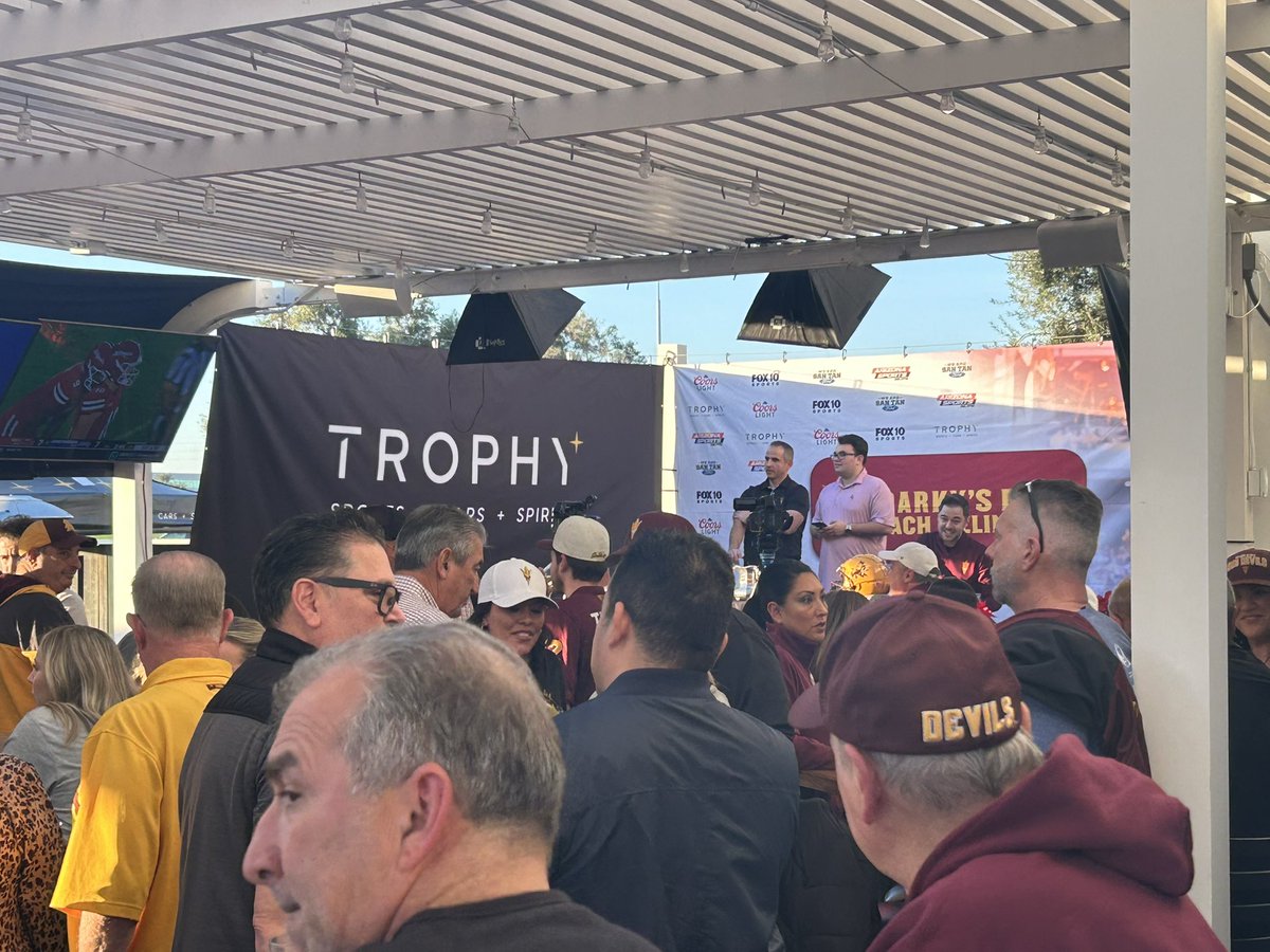 dennisdevil's tweet image. Trophy is packed all
Tables reserved