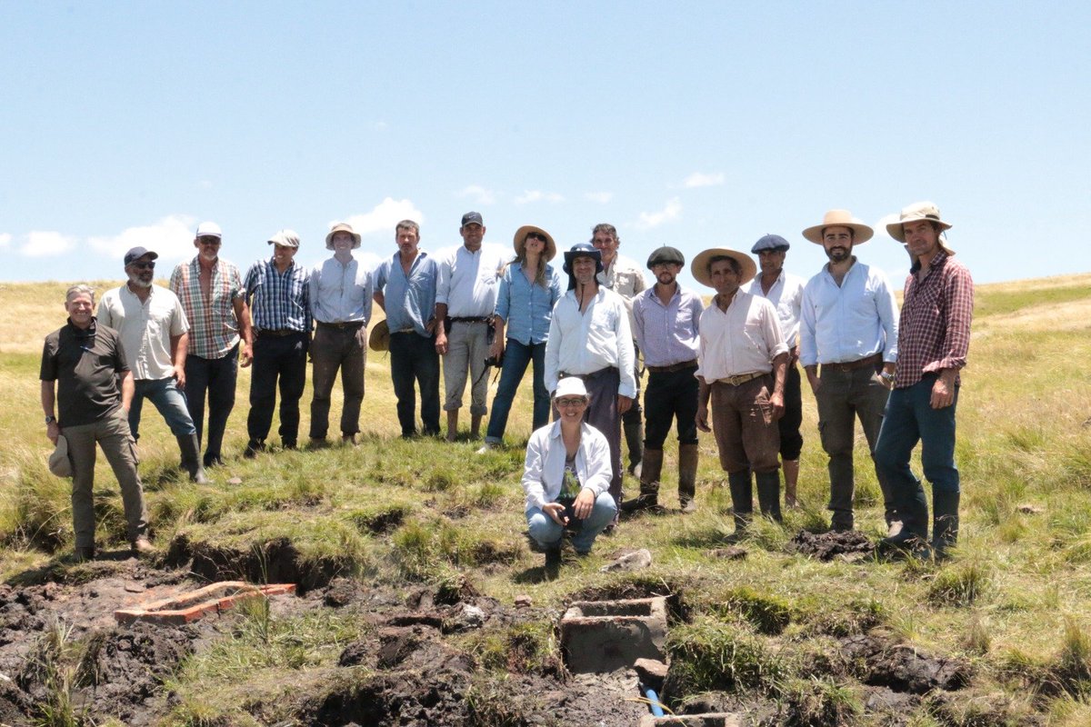 Acondicionamiento de vertientes para abrevadero en Talas de Arapey.
10000 litros diarios acondicionados, 130 vacas..
#DescentraUy #SNIDER 
<a href="/MGAPUruguay/">MGAP</a> <a href="/PlanAgro/">Plan Agropecuario</a>