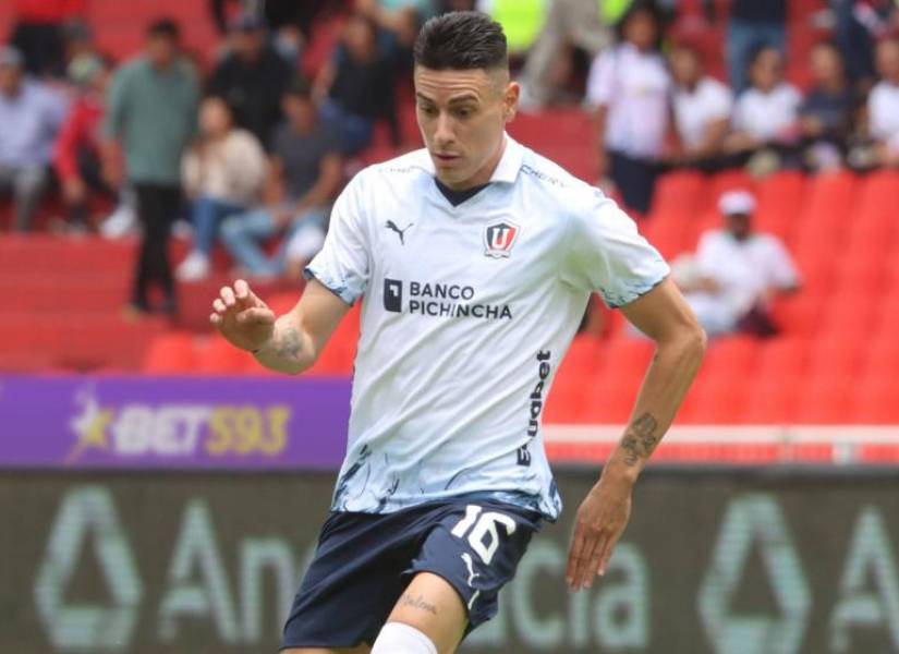 Estebanldus's tweet photo. Gabriel villamil o caramelo martinez ustedes deciden 🔜⚪ 🏠 @LDU_Oficial 
♥️ Caramelo martinez 

🔄 Gabriel villamil https://t.co/X7RkAicJHM