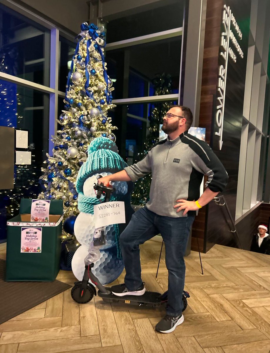 InfocenterIO's tweet image. A few #Infocenter + #Insight teammates were pictured having fun at #Topgolf in Arizona.🏌️⛳  Thank you to Insight for renting out the space to celebrate our local #AZ teammates and kick off the holiday season! 

Infocenter team member Chris even won a raffled electric scooter. 🛴