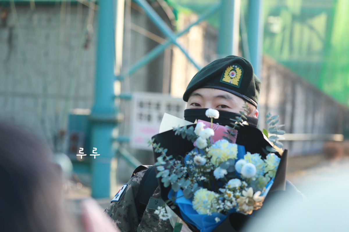 Lulu03_Y's tweet photo. 많이 고생했어요

#CaptainSeungyoonIsBack
#게스후즈백_강승윤_전역축하해
@official_yoon_ @yginnercircle https://t.co/ZBJYpy4Fsl