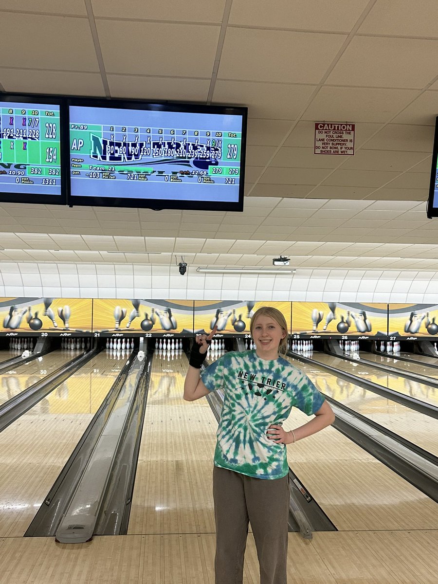 Congratulations to Ariella Petersen!  New High Game 279!!!  #gotrevs <a href="/AthleticsNTHS/">New Trier Athletics</a>