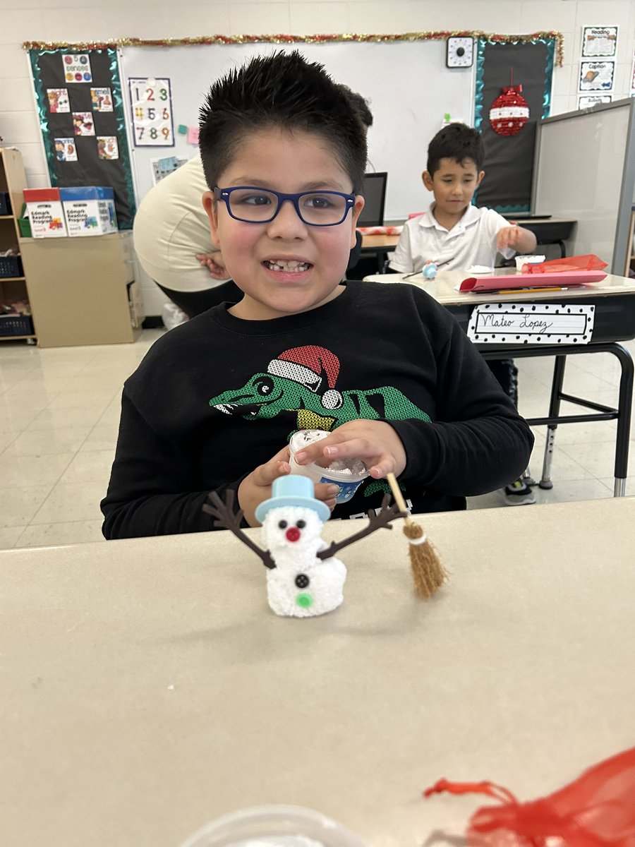 RebeccaDower's tweet photo. We build snowmen in our group! Happy holidays! #ASD4ALL https://t.co/VrKRVgTqGn