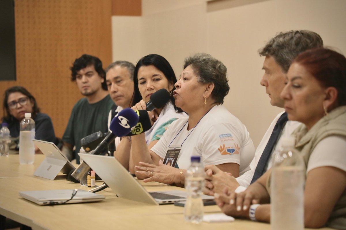 JEP_Colombia's tweet photo. “Estoy muy alegre de saber que se le va a acabar la tristeza a una de las familias de estos cuerpos allí”, dijo Margarita Restrepo, quien busca a su hija desaparecida en La Escombrera en 2002. 

“Donde nos hubieran creído desde el 2001, hubiéramos logrado mucho más. Esta es una puerta para encontrar más cuerpos”, agregó.