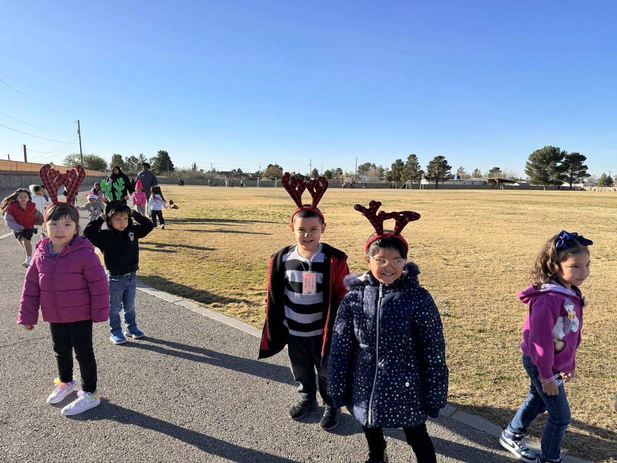 Ben Vega (@coachbvega) on Twitter photo Another Reindeer Run in the books!🦌
As always, our Montana Vista families made this a huge success with their generous sock and blanket donations! 🧦 🎁
<a href="/es_regarrido/">Rachel.Garrido</a> <a href="/JDavisMVE/">Jeanette Davis</a> <a href="/MVE_roadrunners/">Montana Vista Elementary</a> <a href="/CoachMonarrez8/">Michelle Monarrez</a>
#MVEIsHomeToMe Another Reindeer Run in the books!🦌
As always, our Montana Vista families made this a huge success with their generous sock and blanket donations! 🧦 🎁
<a href="/es_regarrido/">Rachel.Garrido</a> <a href="/JDavisMVE/">Jeanette Davis</a> <a href="/MVE_roadrunners/">Montana Vista Elementary</a> <a href="/CoachMonarrez8/">Michelle Monarrez</a>
#MVEIsHomeToMe