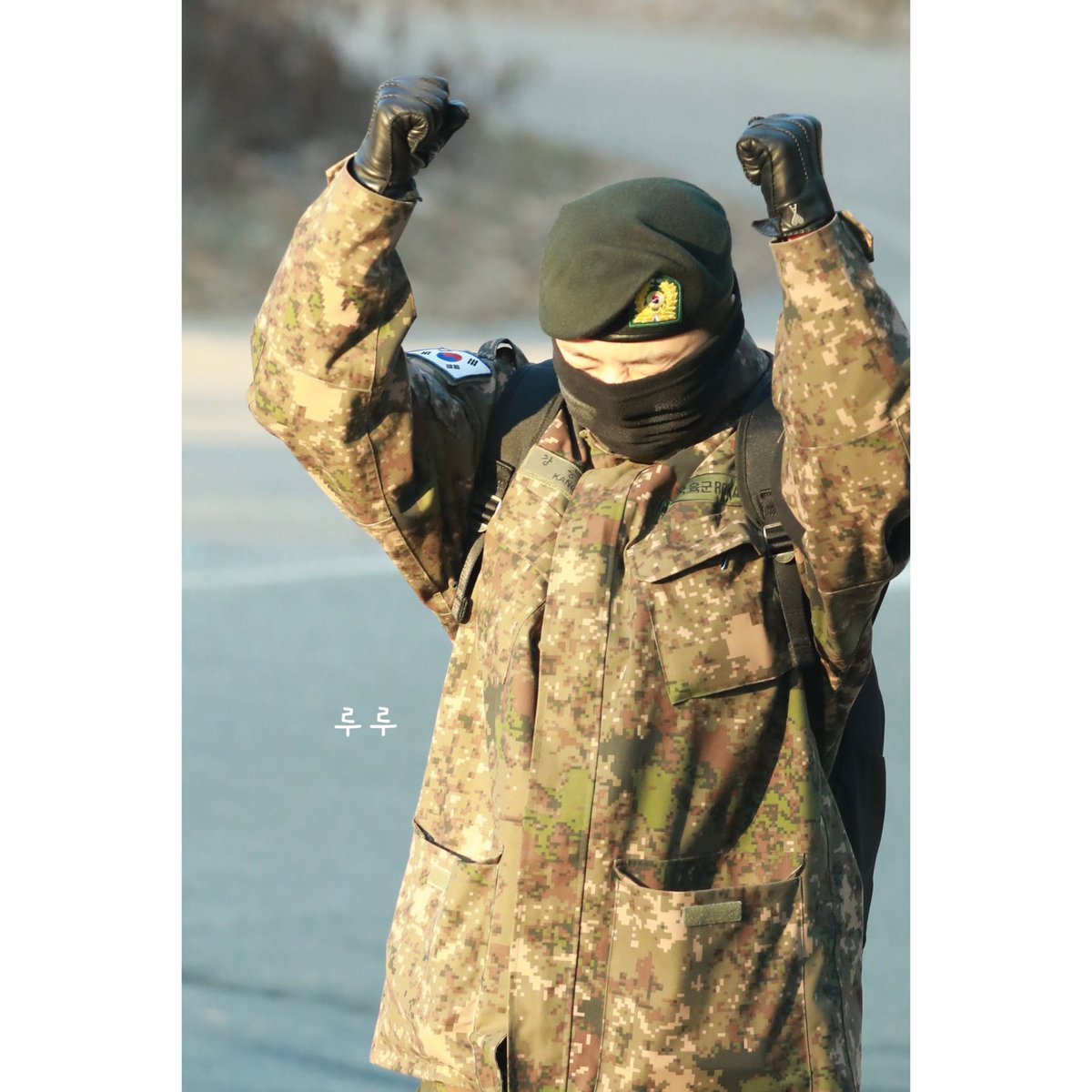 KpopMilitary's tweet photo. Congratulations to Kang Seungyoon
( WINNER ) 
for his succesfull and healthy military discharge today 💙🫡

We are beyond proud of you and wish you much luck and health in the future.🌸

#Seungyoon #강승윤 #Yoon #WINNER  #CAPTAINSEUNGYOONISBACK
#게스후즈백_강승윤_전역축하해 https://t.co/5MzkFmjrzv