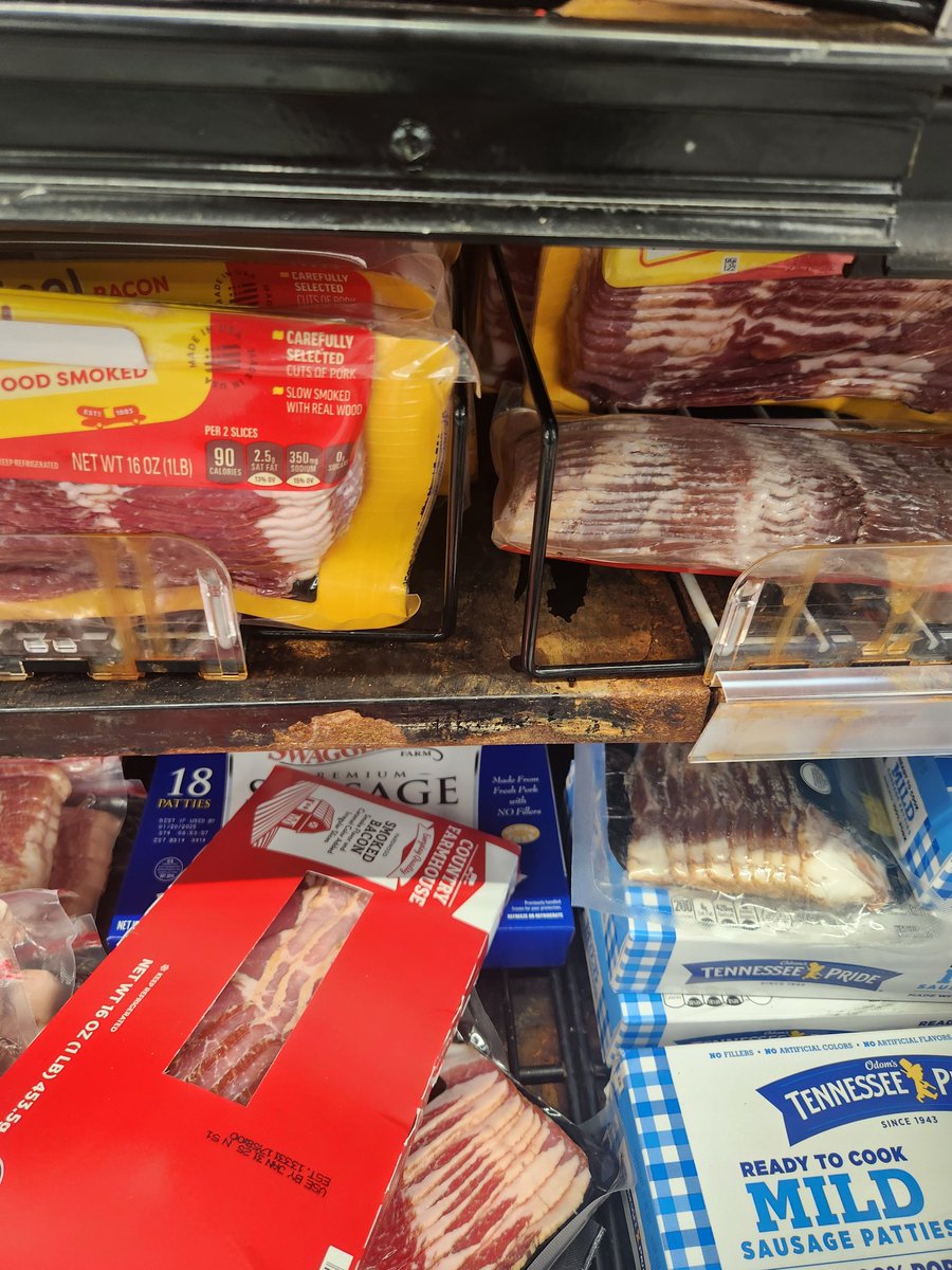 BJaqua22955's tweet photo. @Walmart @WalmartInc putting the meat you sell on rusted wet metal? #walmart do better! https://t.co/HZA40N9YIj