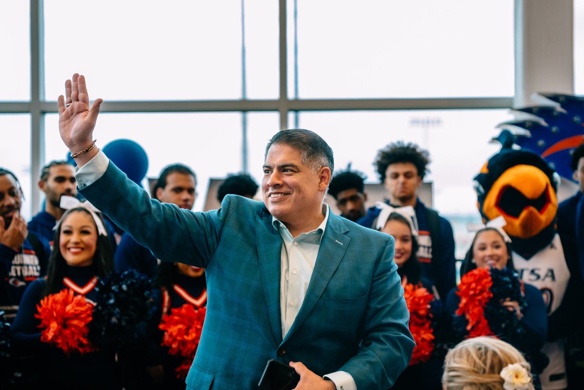 MannyforSA's tweet photo. BIG THINGS are happening at @UTSA!

Today UTSA broke ground on their new Basketball &amp; Volleyball Training Facility—a project made possible by collaboration with UTSA, Bexar County, the City of San Antonio, and YOU—our voters through approval of the City’s 2022-2027 bond program. https://t.co/y2302kSkDh