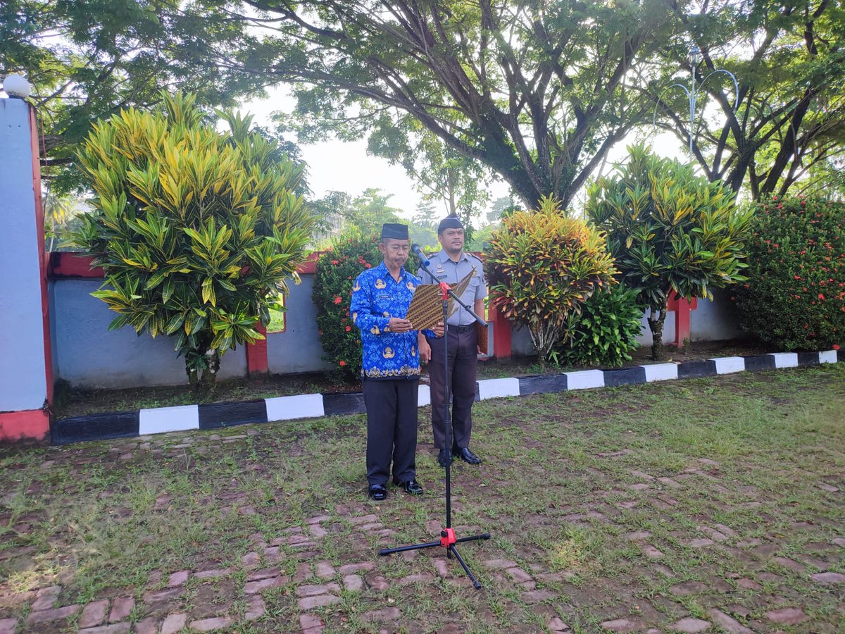 RupbasanAmbon's tweet photo. Ambon -- Rumah Penyimpanan Benda Sitaan Negara Kelas I Ambon melaksanakan Upacara Bendera dalam rangka memperingati Hari Bela Negara ke-76, Kamis (19/12/24). Upacara diikuti oleh Pejabatan Stuktrural dan Seluruh pegawai Rupbasan Ambon. https://t.co/elxxqp7ivz