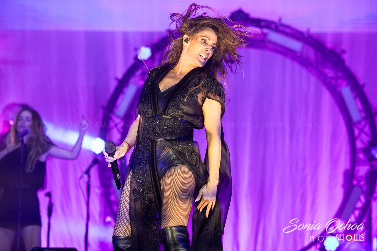 #PhotoShows @_maluoficial_ emociona y apasiona dejándose la piel en el mágico penúltimo concierto de su #ATodoSíTour en el Auditori <a href="/CCIB_Forum/">CCIB / Centre de Convencions Internacional de BCN</a> de #Barcelona
Más 📷 en el enlace! 👇🏼
photoshows.es/2024/12/concie…
📷: <a href="/soniaoo/">Sonia Ochoa</a> 

#Malú #Malu #ATodoSíTourBarcelona #GiraATodoSí #ATodoSí