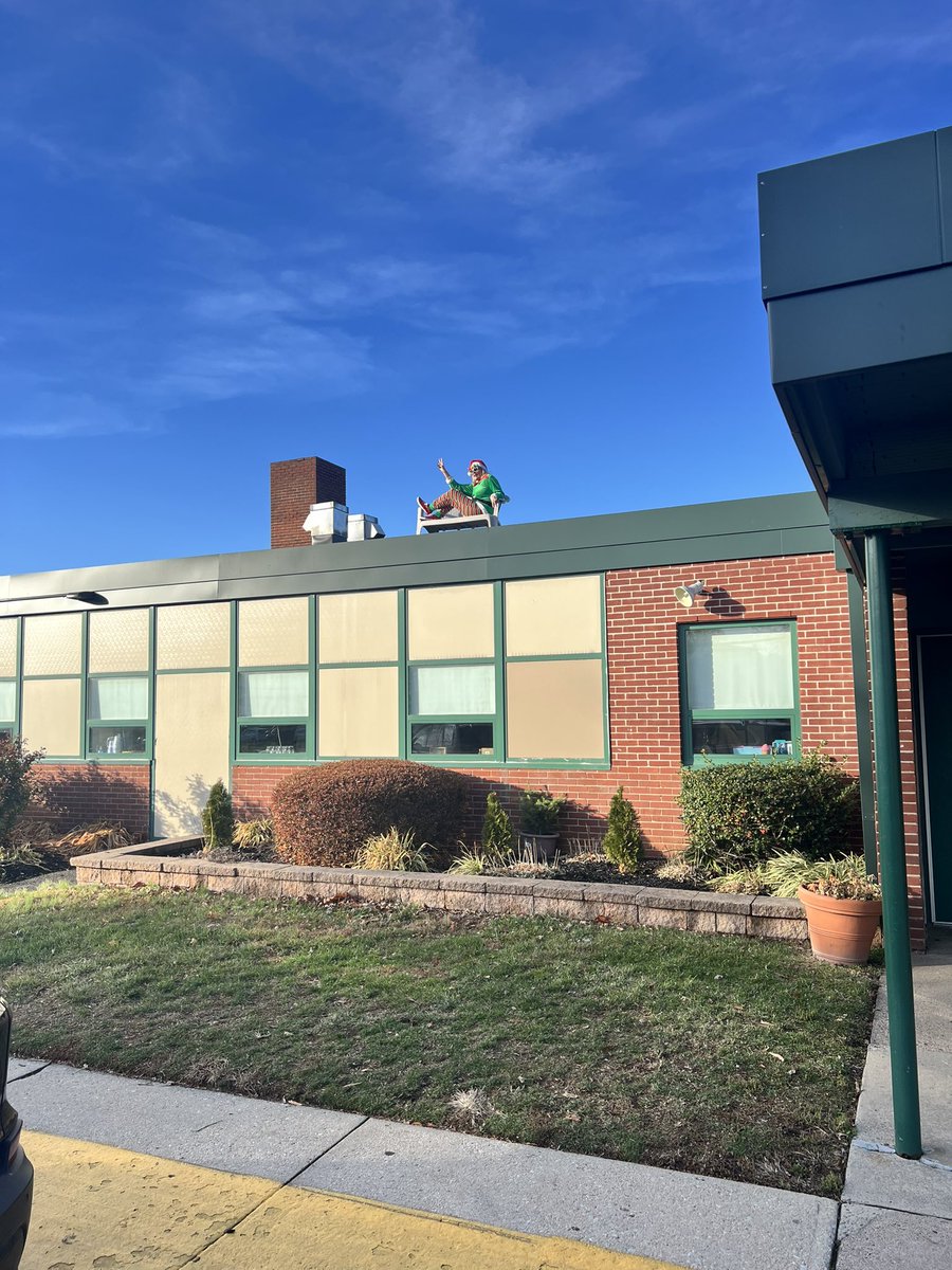 EdgewoodRSD's tweet photo. Looking for Elf Sweetie, if anyone sees her, please call the office 😜 #weRedgewood https://t.co/jv42zYEAet