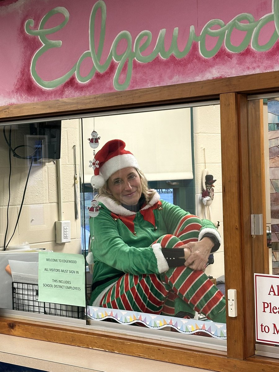 EdgewoodRSD's tweet photo. Looking for Elf Sweetie, if anyone sees her, please call the office 😜 #weRedgewood https://t.co/jv42zYEAet