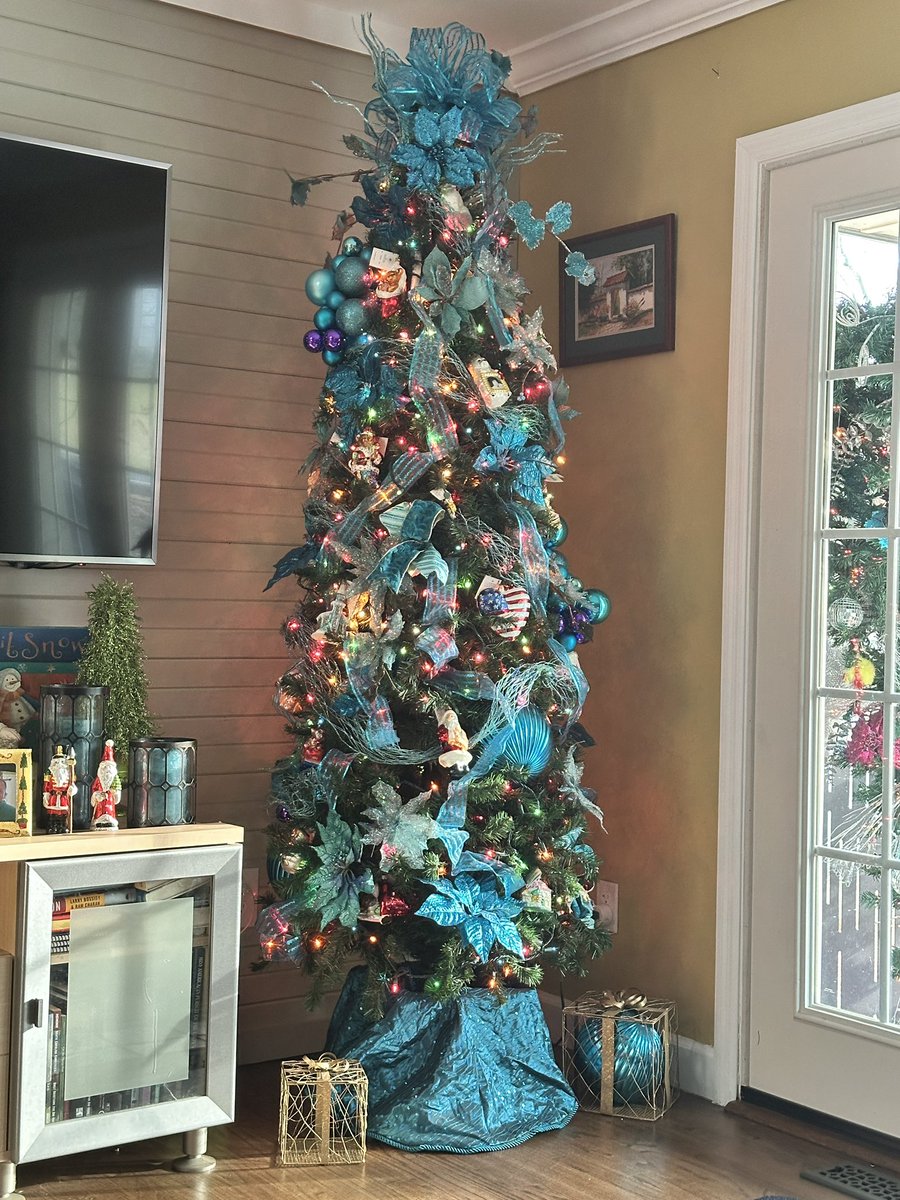 TiffanyErvin's tweet photo. Trees #1, 2 & 3 decked out & ready for #ChristmasAtTiffanys! #Gamecocks #FindSomeJoy #ChristopherRadko #MarshmallowPeeps @uofscalumni @GamecocksOnline @CoachSBeamer @TheGamecockClub @PEEPSBrand @bill_boroff
πππ
Stay tuned⦠lots more to come!! https://t.co/bvzpQJikjZ