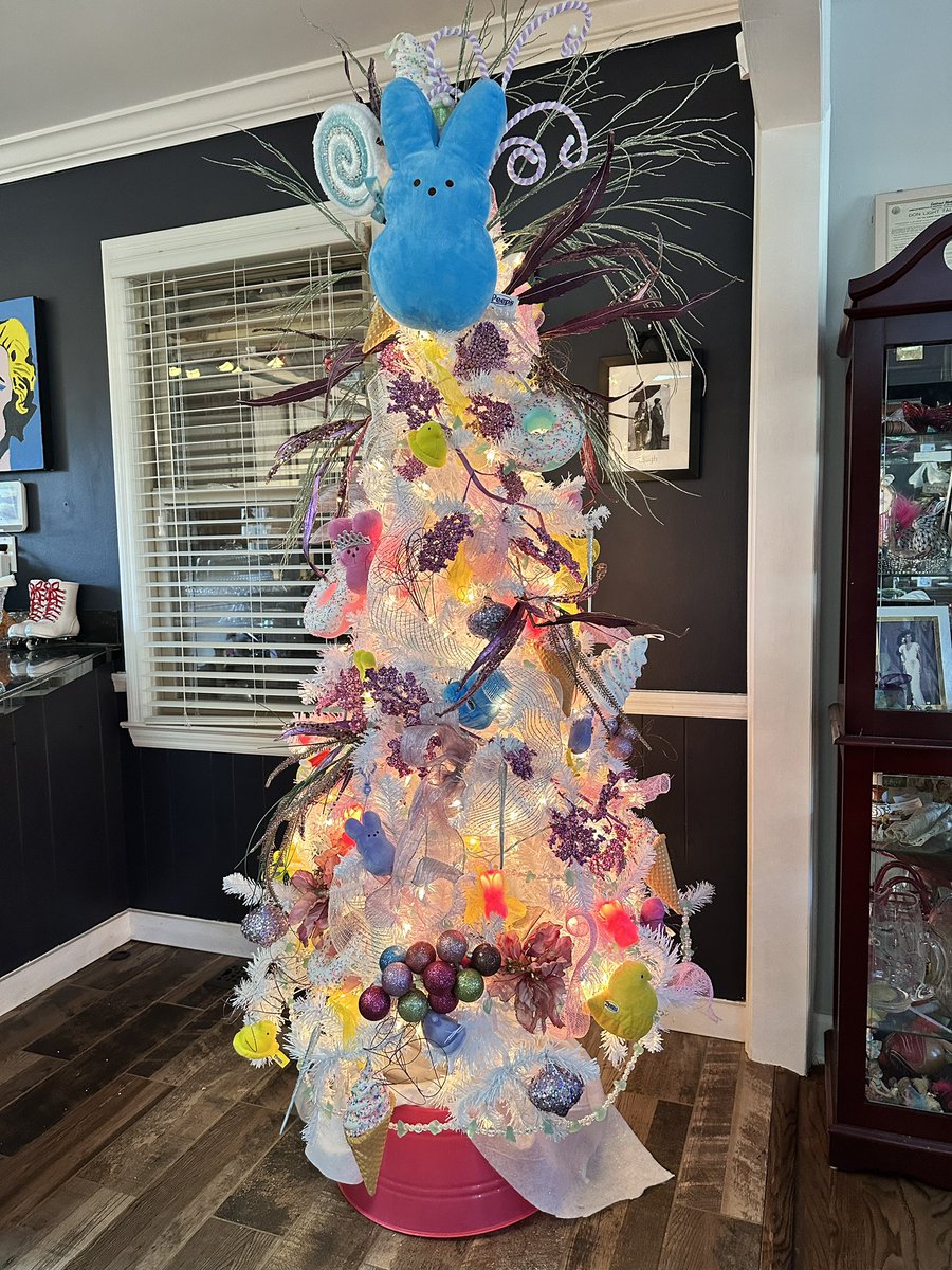 TiffanyErvin's tweet photo. Trees #1, 2 & 3 decked out & ready for #ChristmasAtTiffanys! #Gamecocks #FindSomeJoy #ChristopherRadko #MarshmallowPeeps @uofscalumni @GamecocksOnline @CoachSBeamer @TheGamecockClub @PEEPSBrand @bill_boroff
πππ
Stay tuned⦠lots more to come!! https://t.co/bvzpQJikjZ