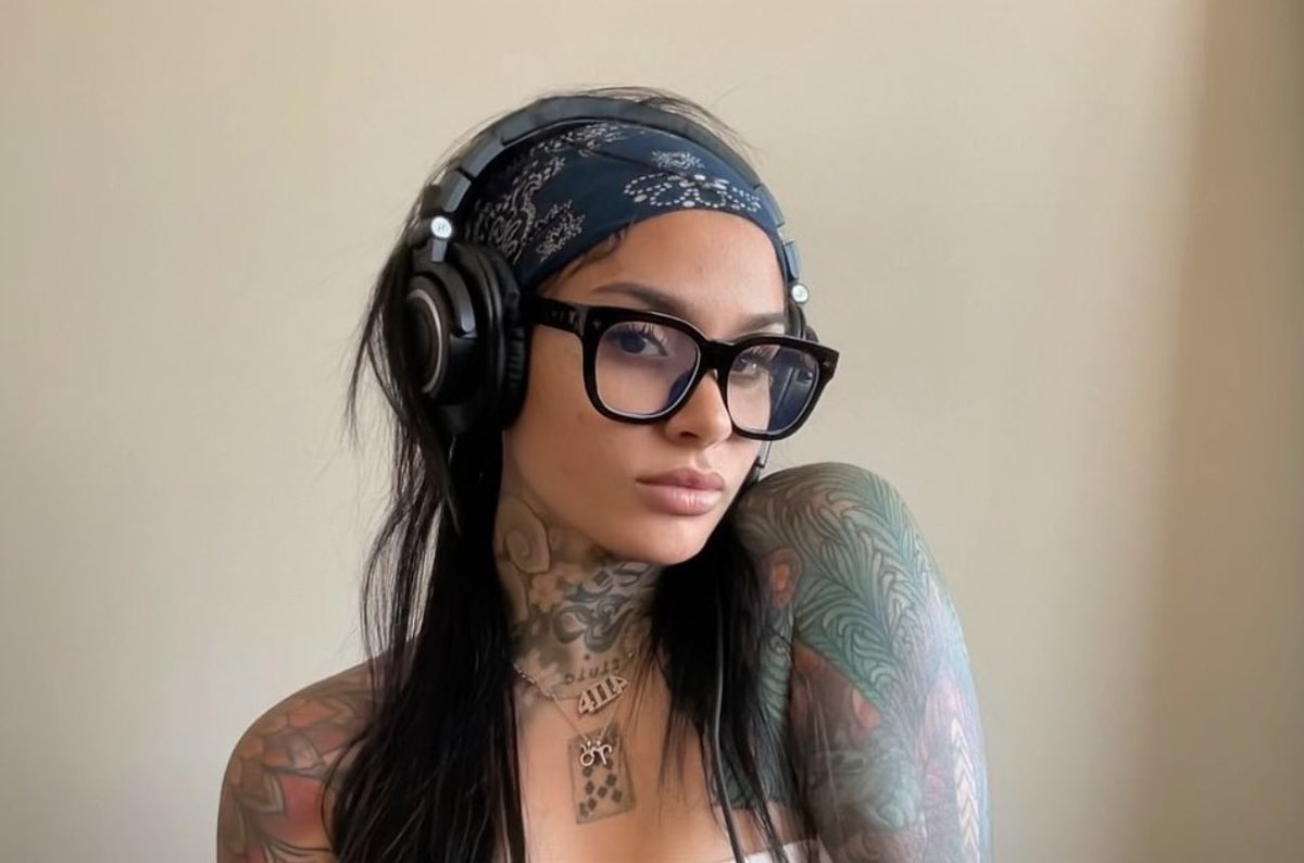 kehlanifiles's tweet photo. these kehlani selfies https://t.co/z4GKh4uoF2