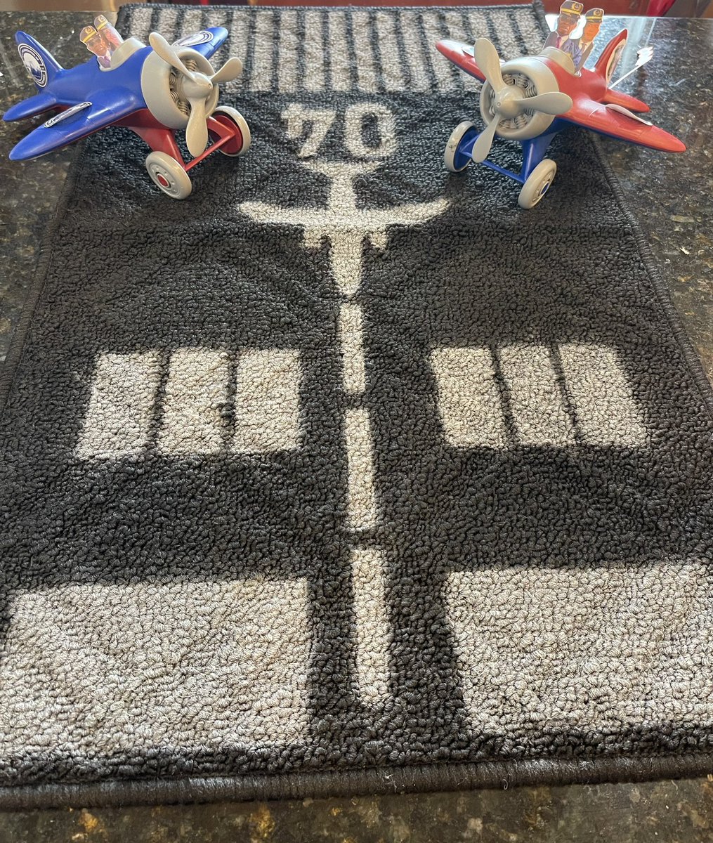 FDNYchic's tweet image. It’s public safety but @NYCMayor isn’t invest in EMS.  It’s bait and switch he said when a candidate for mayor when DeBlasio took our #medicare. He lost in court to @NycRetirees 11 times. He still fights to force us into a plan many drs &amp;amp; hospitals don’t accept. #landtheplane