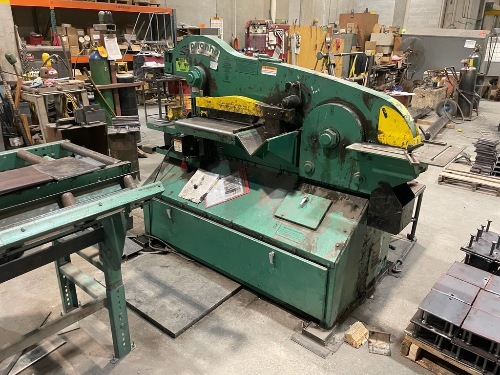 SilverbackMach's tweet photo. This ironworker was having an issue not cutting the material the way it should. We rotated and gapped their blades so it would cut correctly! Can you tell a difference?🦍🔧🇺🇸

#silverbackmachine #punchpress #metalfab #pressbrake #ironworker #welding #metalfabrication #plasmacut https://t.co/NjMx4hT7c5