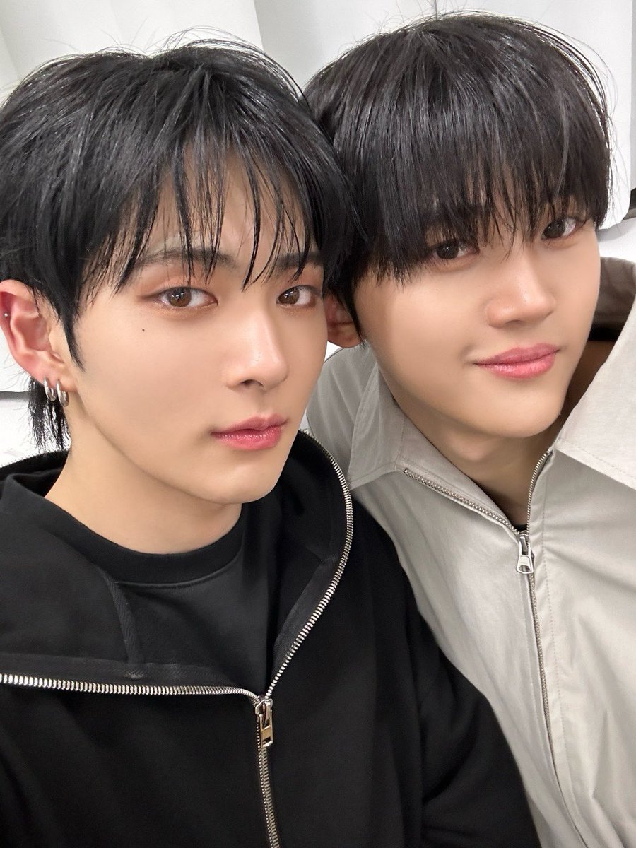 [#타쿠마]
오늘도 화이팅하장 ㅎㅎ 

#LUN8 #루네이트