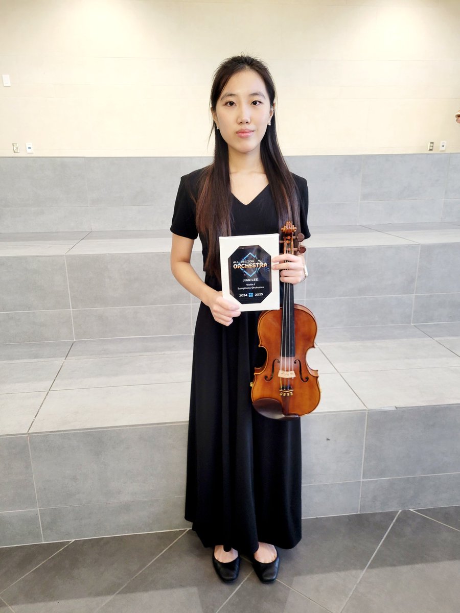 WakelandHSOrch's tweet image. Our wonderful @WakelandHS Orchestra musicians enjoyed every moment of their 2024 All-Region Orchestra events!
It was a delight to watch them perform in each of their amazing concerts!Congratulations to all! 🎉🎶🎻
#WHSO2425
#Concertmaster
#MusicConnectsUs 
#fisdfineartsleads