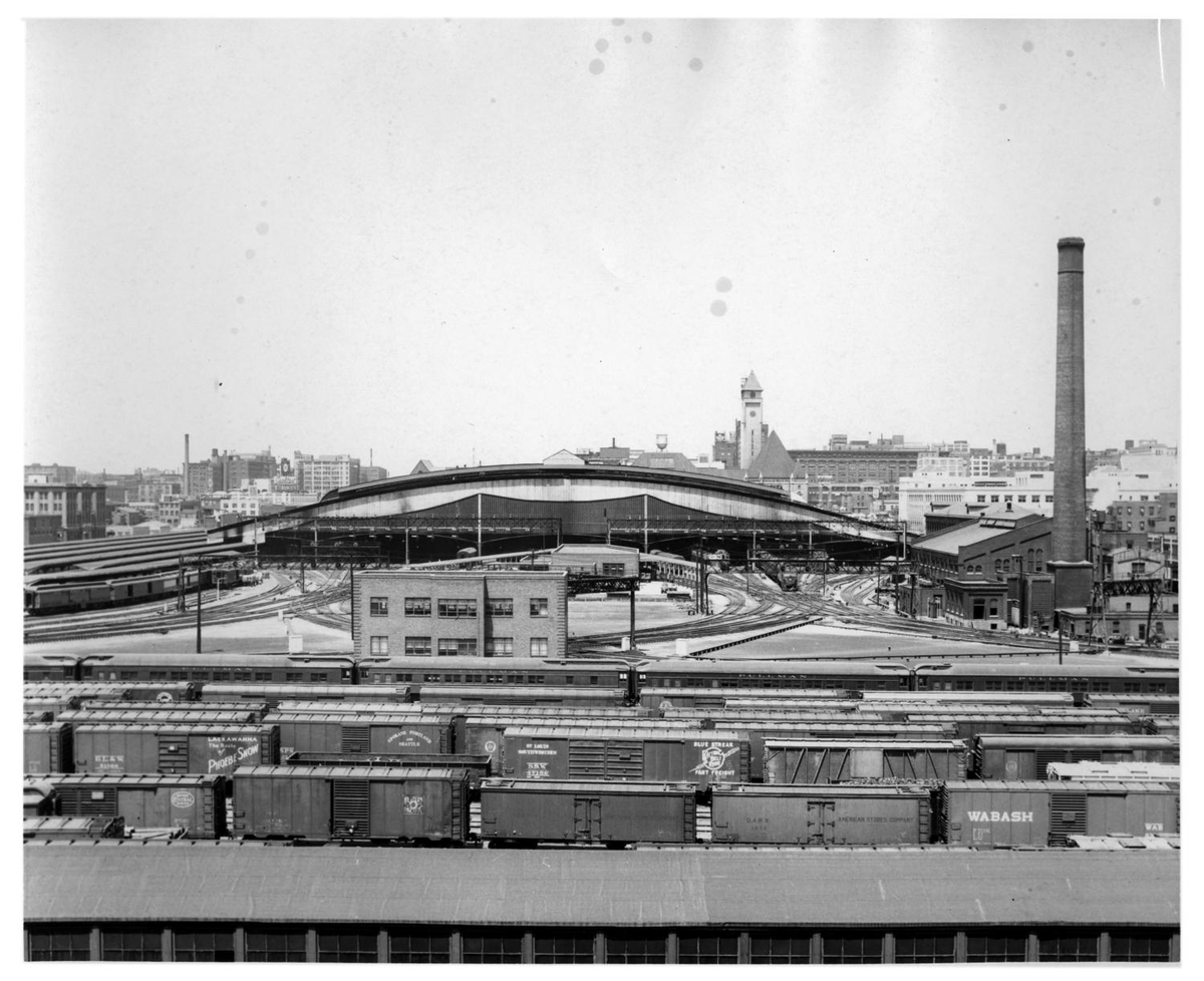 _ShadowSteel18_'s tweet photo. It's kinda sad to see how much has been lost to time when it comes to the railroads.  The first picture shows St. Louis Union Station sometime in the 1940s.  The Second shows the same station sometime in the 1970s.  And the final photo shows what St. Louis Union Station is today. https://t.co/9vdHoz4gud