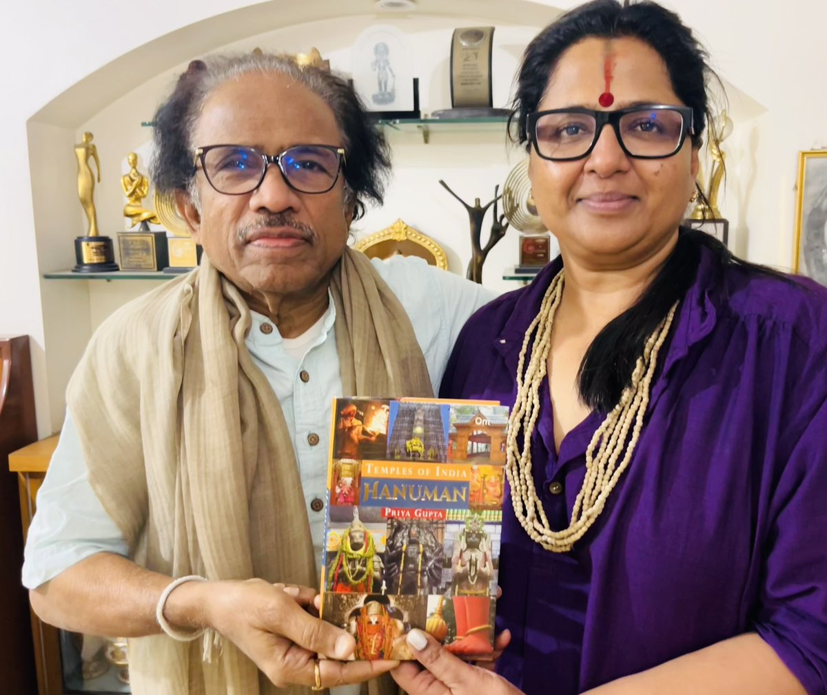 Priya Gupta (@priyagupta999) on Twitter photo Music is deeply connected to the divine. Presented a copy of my book #TemplesOfIndia-Hanuman to two of the greatest musicians who are also Hanuman ji’s bhakts- #KavitaKrishnamurti ji & #DrLSubramaniam (World’s top Violin Maestro)…<a href="/ombooksdelhi/">OmBooksInternational</a> <a href="/kavitasub/">Kavita Subramanian</a> <a href="/Drlsubramaniam/">L. Subramaniam</a> buy my Music is deeply connected to the divine. Presented a copy of my book #TemplesOfIndia-Hanuman to two of the greatest musicians who are also Hanuman ji’s bhakts- #KavitaKrishnamurti ji & #DrLSubramaniam (World’s top Violin Maestro)…<a href="/ombooksdelhi/">OmBooksInternational</a> <a href="/kavitasub/">Kavita Subramanian</a> <a href="/Drlsubramaniam/">L. Subramaniam</a> buy my