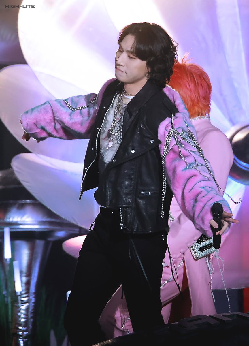 MAMAの写真いっぱいあるけど、やっぱり1枚目が1番天才っっ このピンク