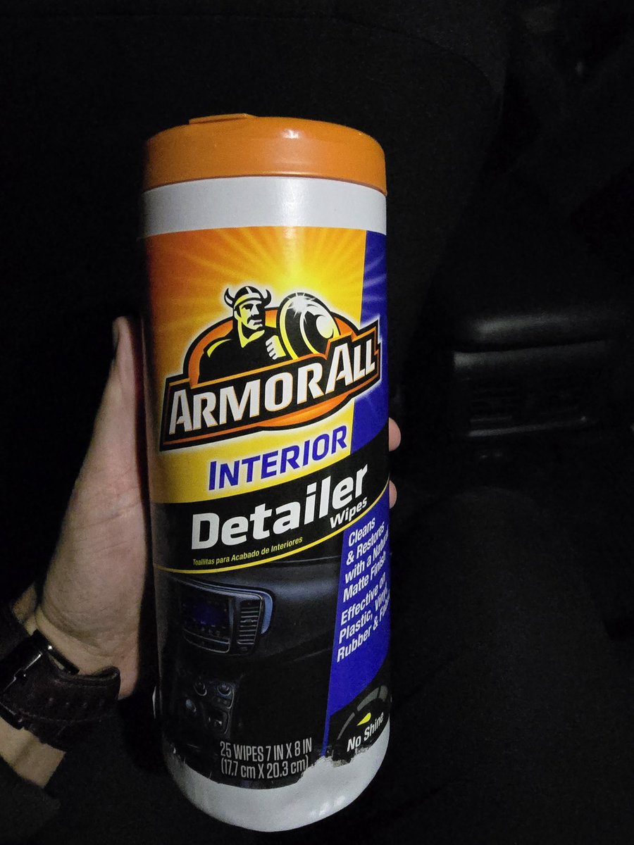 CaptainJoe_15's tweet image. This is how @4shot_americano referred to "Under Armour" clothes until about 2022...