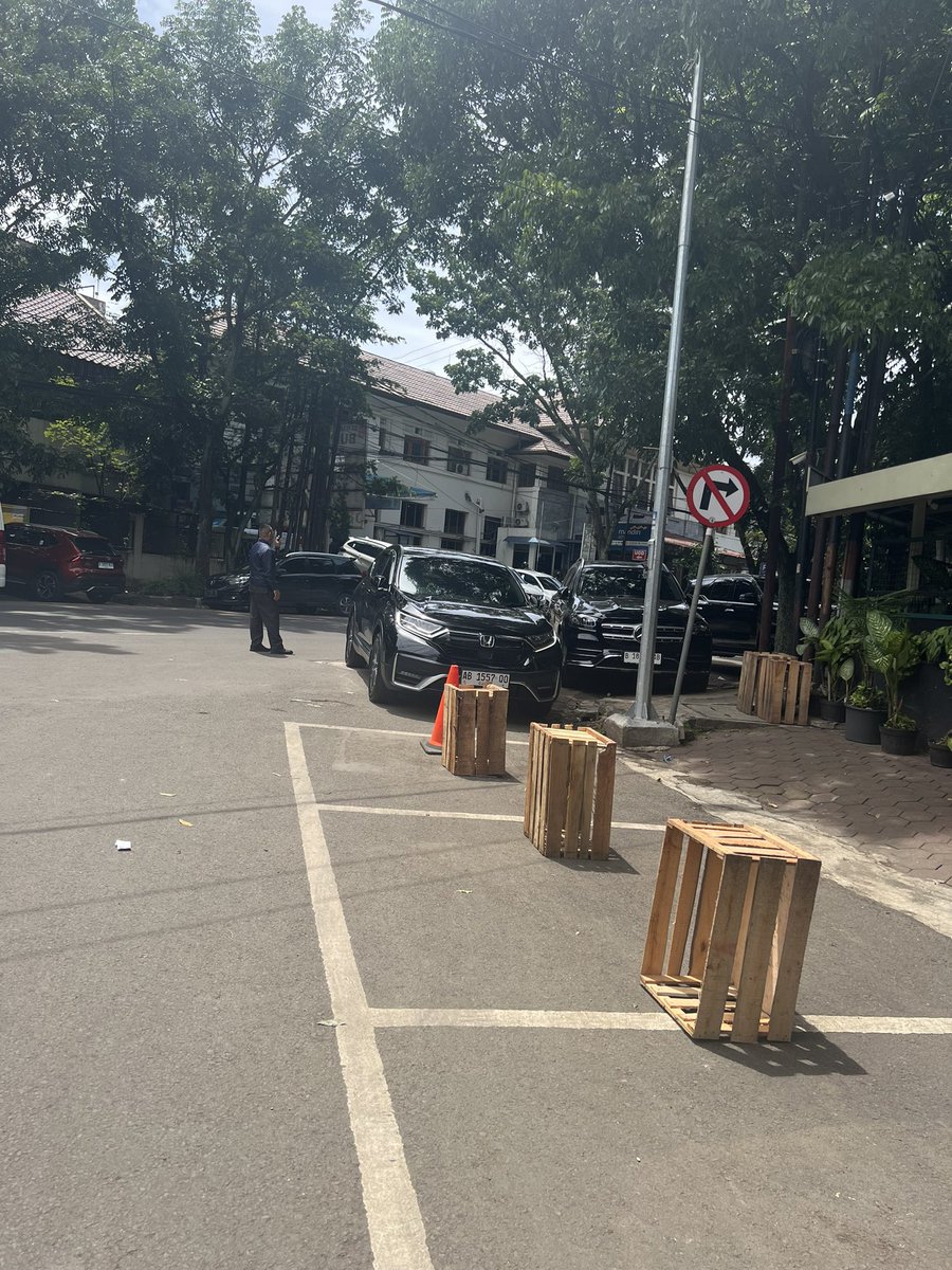 Iin S Emir tweet media